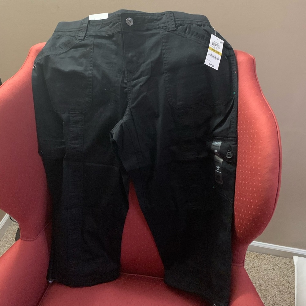 New w/tags Black Capri pants
